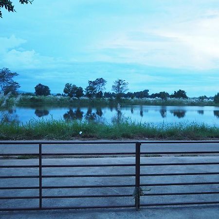Rimmueng Resort Phanom Sarakham Ngoại thất bức ảnh