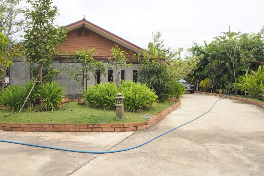 Rimmueng Resort Phanom Sarakham Ngoại thất bức ảnh